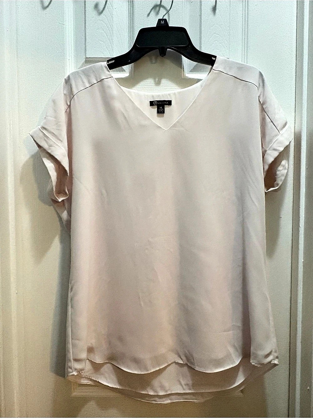 Versona V-Neck Short Sleeve Blouse in pale pink Size Medium